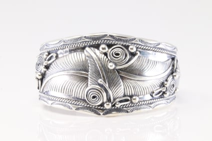 Native America Navajo Sterling Silver Solid Bracelet Leaf Cuff By Darrell Morgan.