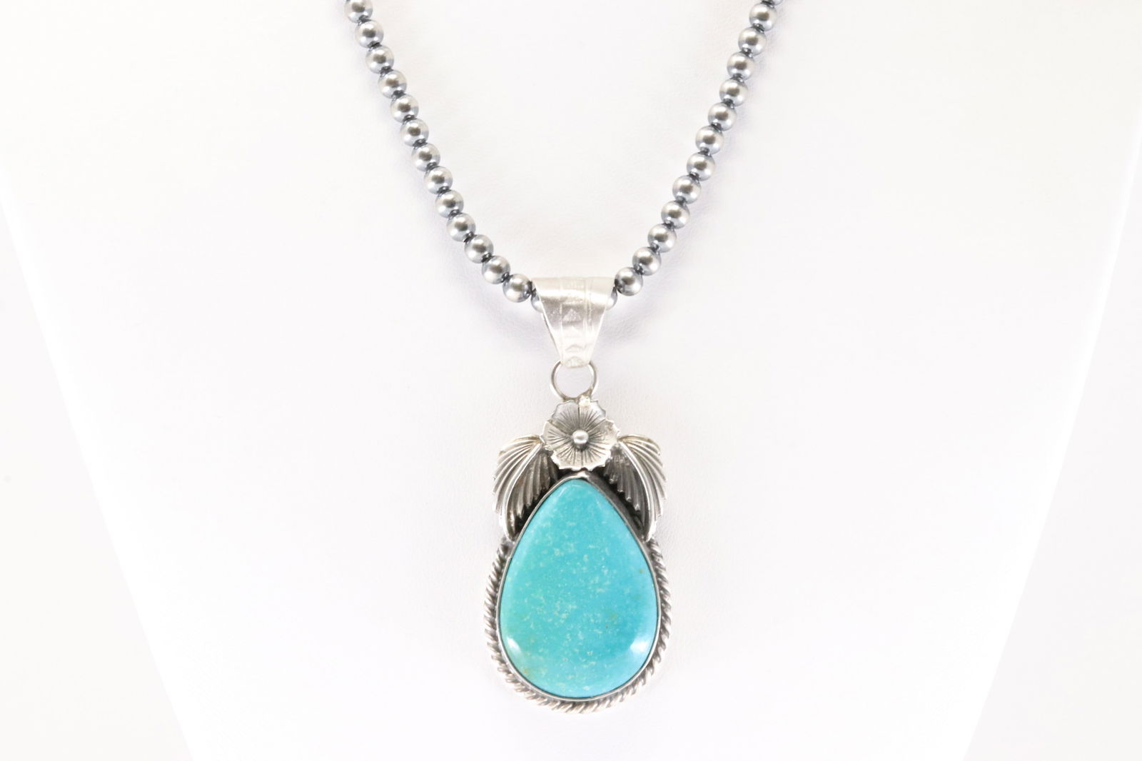 Native America Navajo Sterling Silver Kingman Turquoise Pendant By Jimson Belin. With Pearl Beaded: This is a Native America Navajo Sterling Silver Kingman Turquoise Pendant By Jimson Belin. With Pearl Beaded Sterling Silver Machine Made Necklace. Necklace length: 16.00"