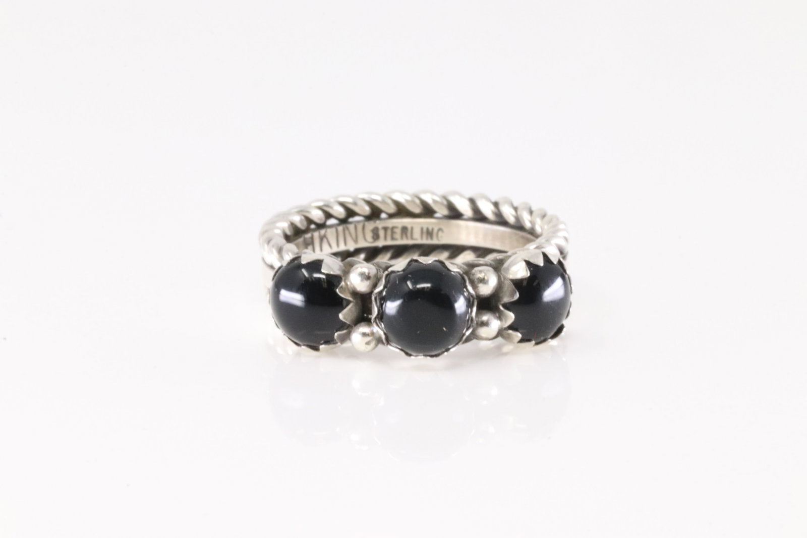 Native America Navajo Sterling Silver Black Onyx Ring By R.King.: This is a Native America Navajo Sterling Silver Black Onyx Ring By R.King. Ring size: 6.50.