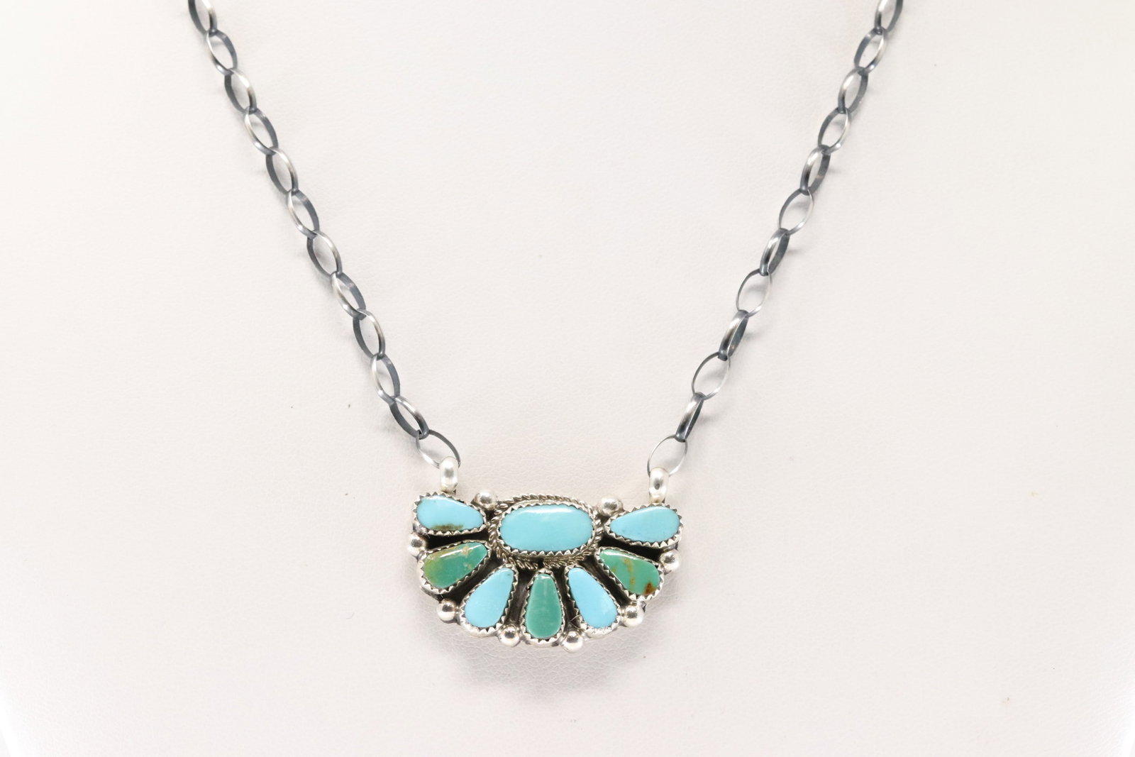 Native America Navajo Sterling Silver Kingman Turquoise Necklace By Alicia Wilson.: This is a Native America Navajo Sterling Silver Kingman Turquoise Necklace By Alicia Wilson. Necklace length: 18.00"