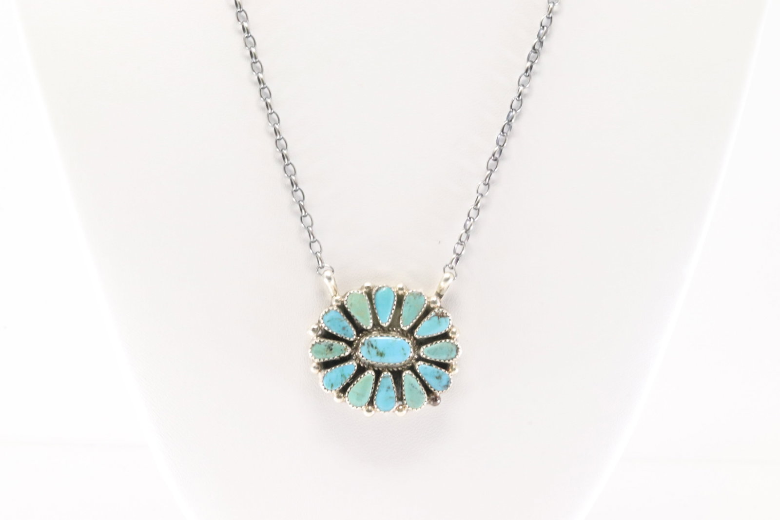 Native America Navajo Sterling Silver Kingman Turquoise Necklace By Alicia Wilson.: This is a Native America Navajo Sterling Silver Kingman Turquoise Necklace By Alicia Wilson. Necklace length: 18.00"