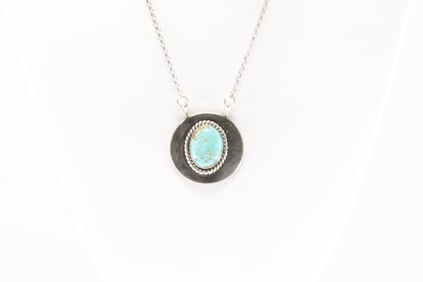 Native America Navajo Sterling Silver Kingman Turquoise Necklace. Made in USA.