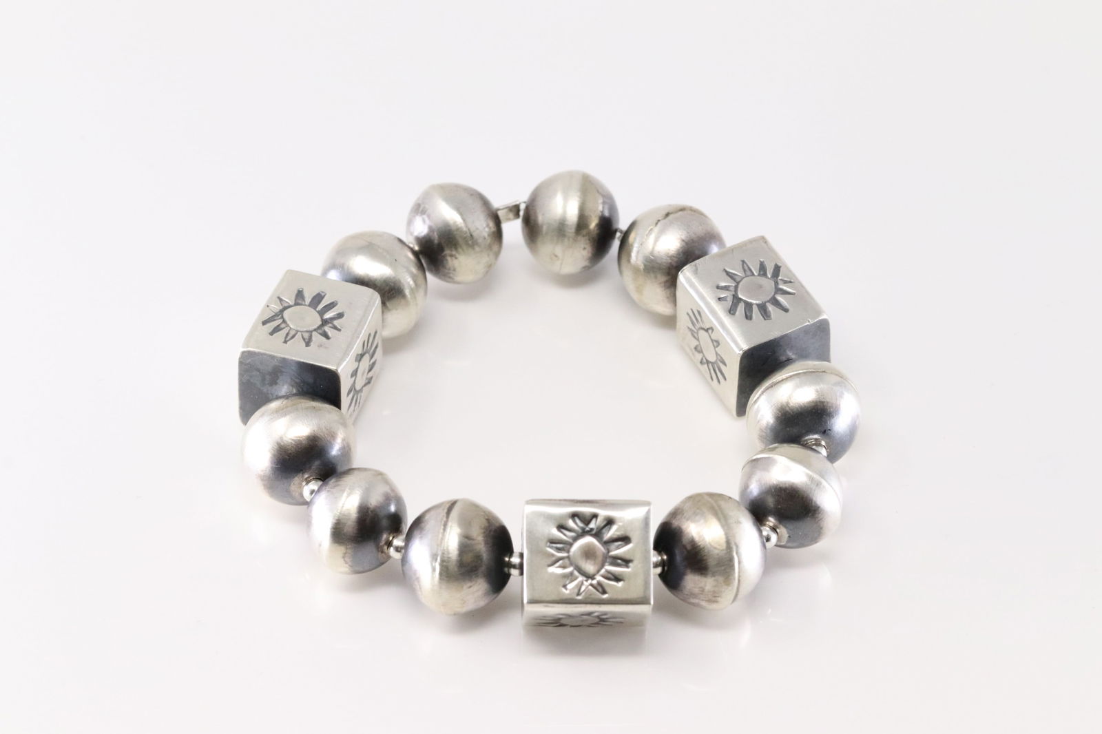 Native America Navajo Sterling Silver Stretch Pearl Beaded Bracelet By Tysha Aparico. (1 of 3)