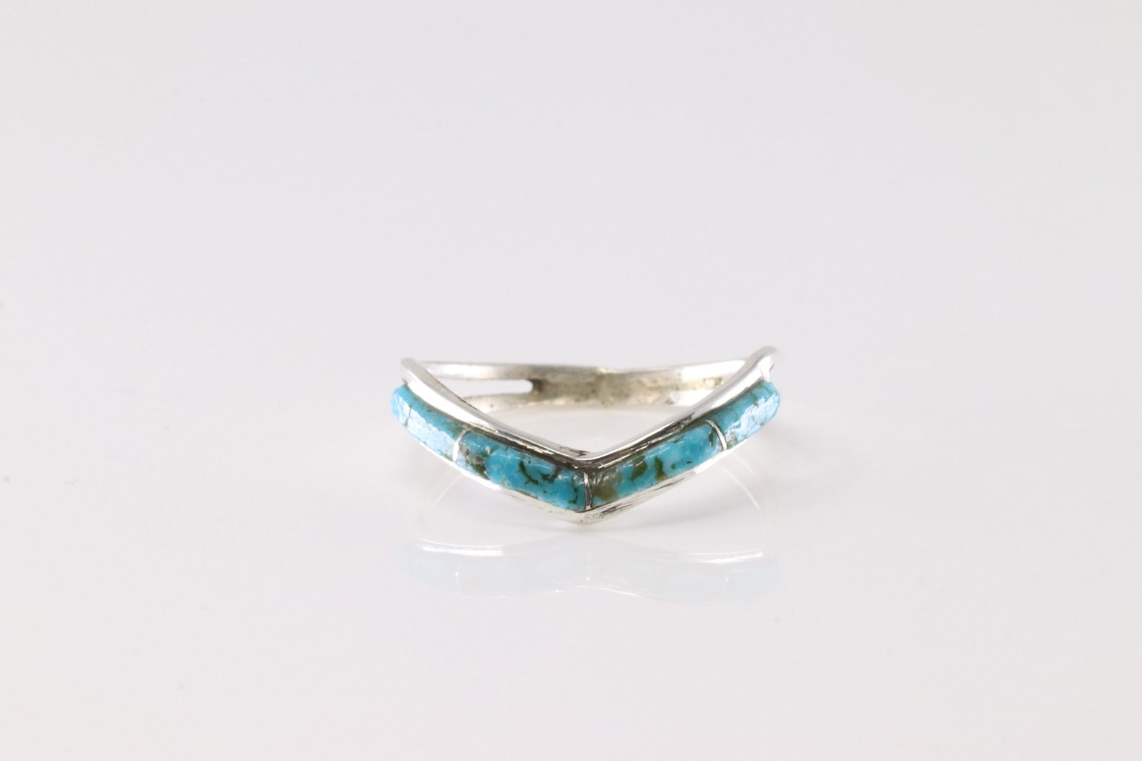 Native America Navajo Sterling Silver Turquoise Inlay Ring By Janie Johnson.: This is a Native America Navajo Sterling Silver Turquoise Inlay Ring By Janie Johnson. Ring size: 8.50.