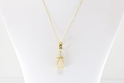 Opal & Diamond Pendant / Necklace 18Kt.