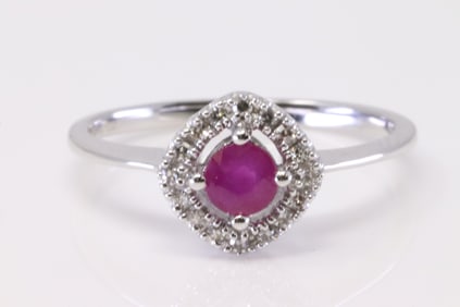 14Kt White Gold Ruby / Diamond Ring.