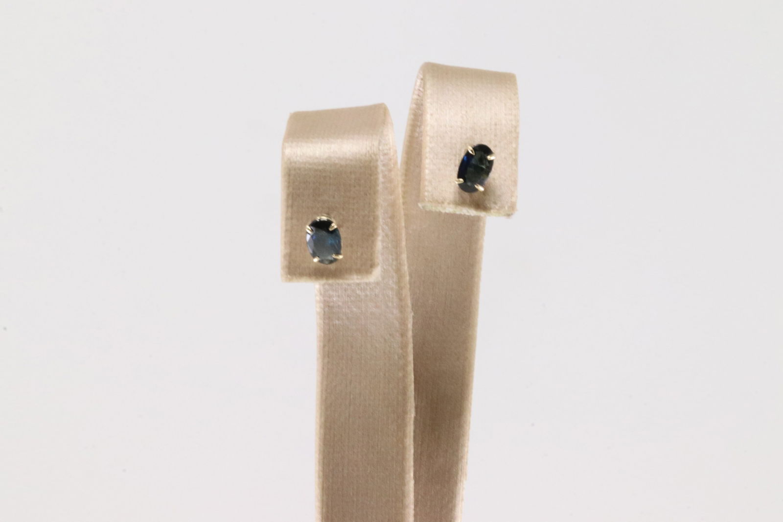 Sapphire Stud Earring 14Kt. (1 of 3)