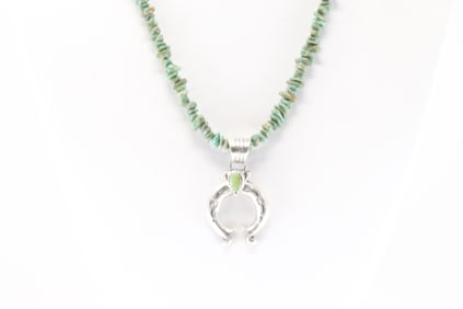 Native America Navajo Sterling Silver Turquoise Naja Necklace.