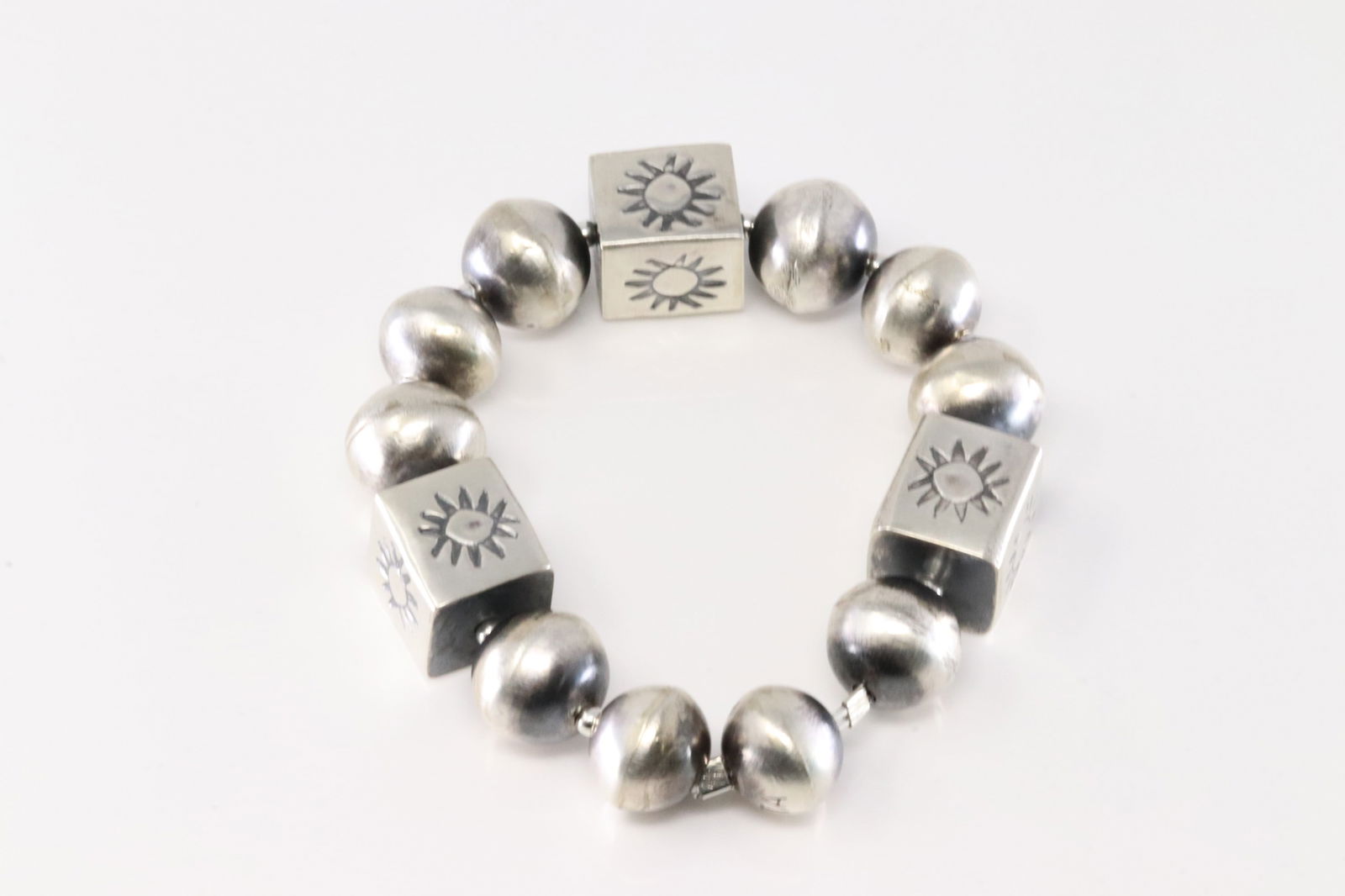 Native America Navajo Sterling Silver Stretch Pearl Beaded Bracelet By Tysha Aparicio. (1 of 3)