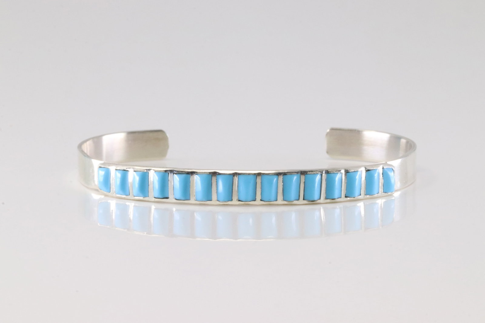 Native America Navajo Sterling Silver Turquoise Inlay Bracelet.: This is a Native America Navajo Sterling Silver Turquoise Inlay Bracelet.