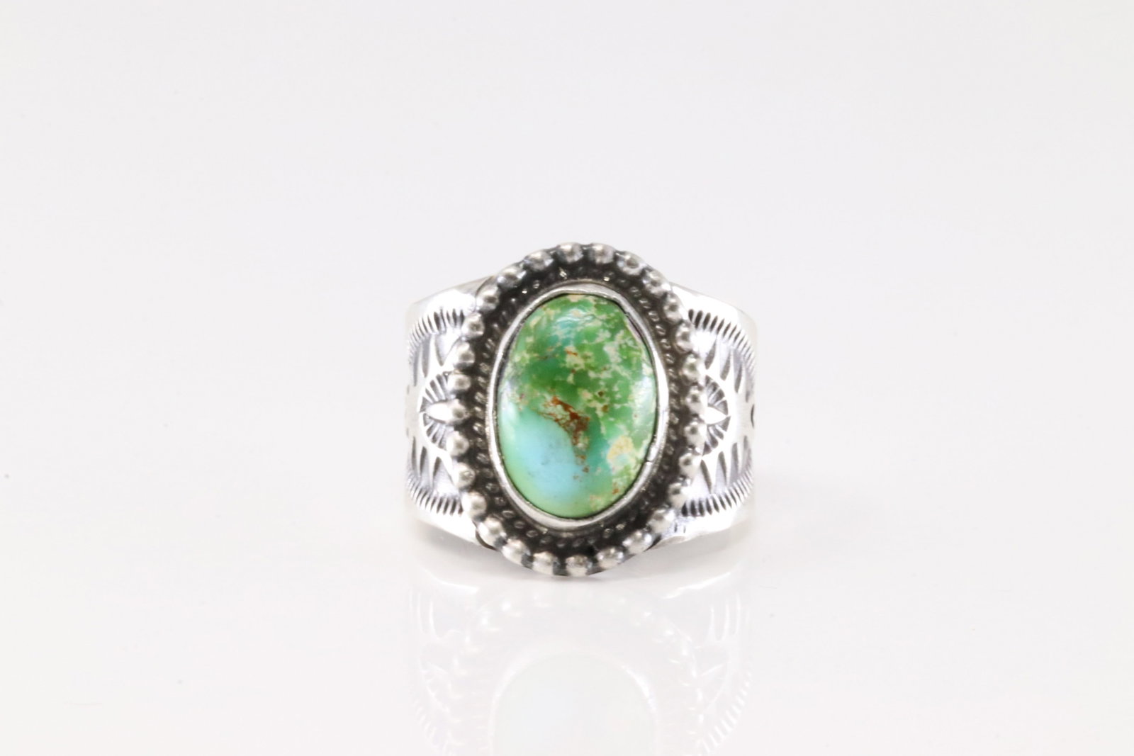 Native America Navajo Sterling Silver Sonora Gold Turquoise Ring By Samule Yellowhair.: This is a Native America Navajo Sterling Silver Sonora Gold Turquoise Ring By Samule Yellowhair. Ring size: 6.00.