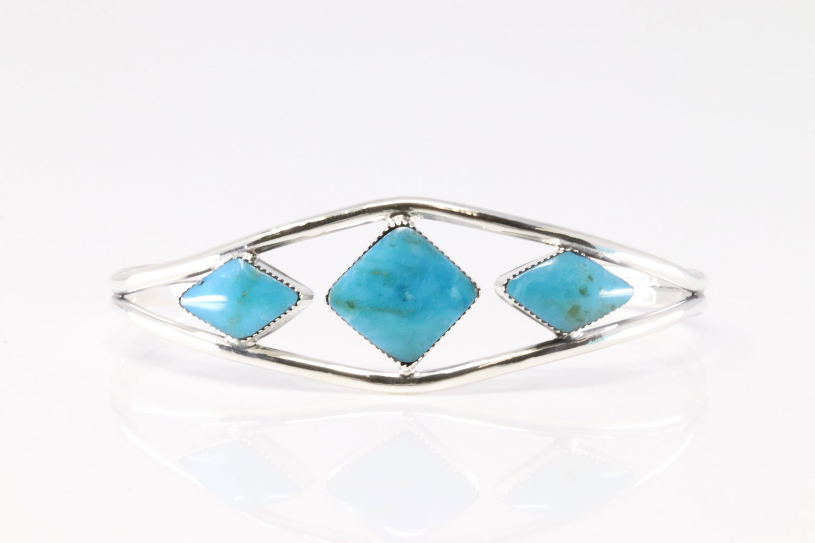 Native America Navajo Sterling Silver Turquoise Bracelet Cuff By Helen Barbone.: This is a Native America Navajo Sterling Silver Turquoise Bracelet Cuff By Helen Barbone.
