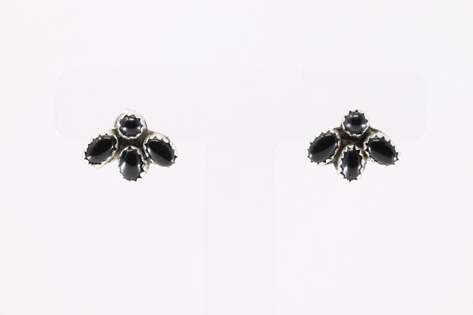 Native America Navajo Sterling Silver Black Onyx Post Earring's By Sylvya Chee.: This is a Native America Navajo Sterling Silver Black Onyx Post Earring's By Sylvya Chee.