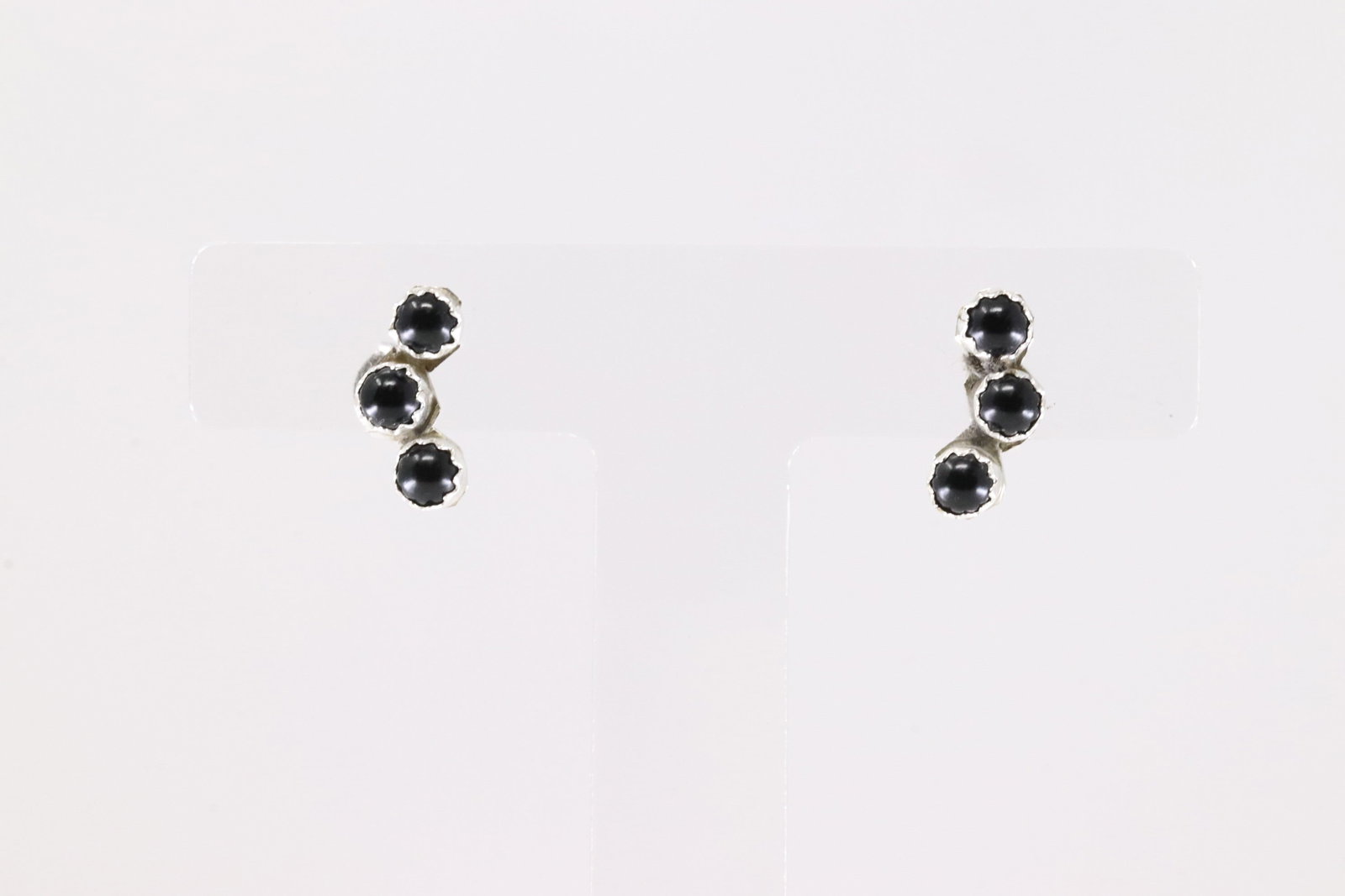 Native America Navajo Sterling Silver Black Onyx Post Earring's By Sylvya Chee.: This is a Native America Navajo Sterling Silver Black Onyx Post Earring's By Sylvya Chee.