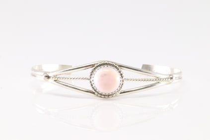 Native America Navajo Sterling Silver Pink Conch Shell Bracelet Cuff.