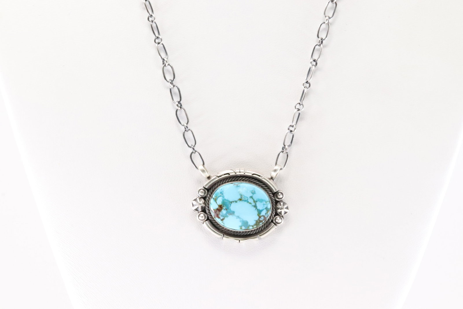 Native America Navajo Sterling Silver Kingman Turquoise Necklace By Daniel Benally.: This is a Native America Navajo Sterling Silver Kingman Turquoise Necklace By Daniel Benally. Necklace Length: "18.00".
