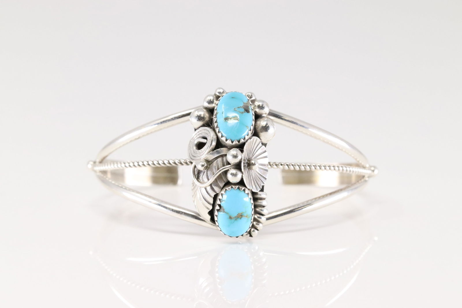 Native America Navajo Sterling Silver Kingman Turquoise Bracelet Cuff By Max Calladiitto. (1 of 4)