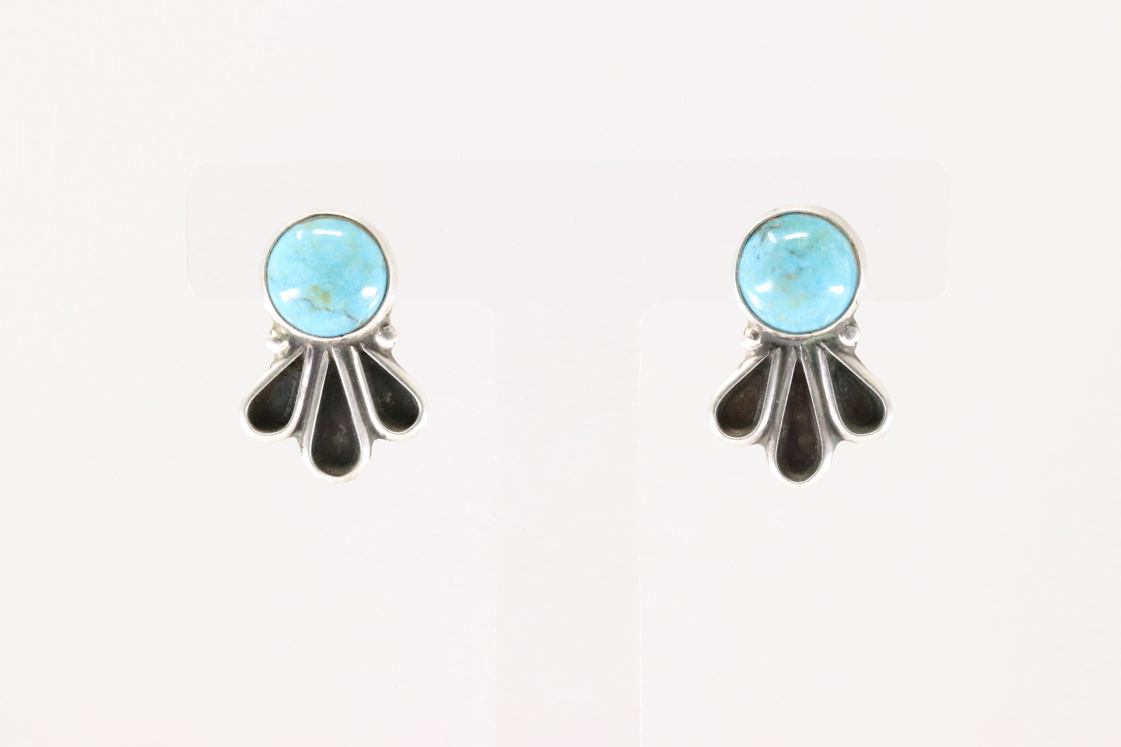 Native America Navajo Sterling Silver Kingman Turquoise Post Earring's By Geraldine James.: This is a Native America Navajo Sterling Silver Kingman Turquoise Post Earring's By Geraldine James.