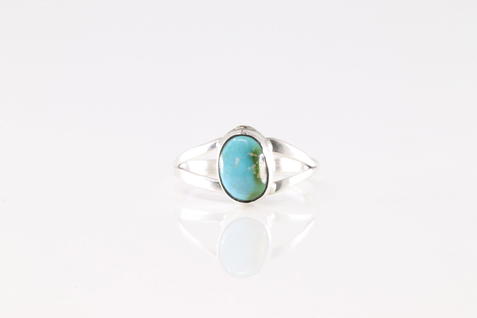 Native America Navajo Sterling Silver Sonora Gold Turquoise Ring By Jerold Joe.: This is a Native America Navajo Sterling Silver Sonora Gold Turquoise Ring By Jerold Joe. Ring size: 6.25.