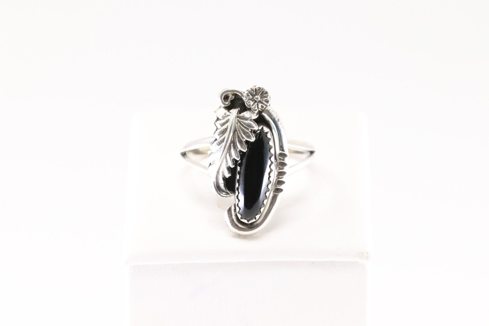 Native America Navajo Sterling Silver Black Onyx Ring By Arlene Lewis.: This is a Native America Navajo Sterling Silver Black Onyx Ring By Arlene Lewis. Ring size: 8.50.