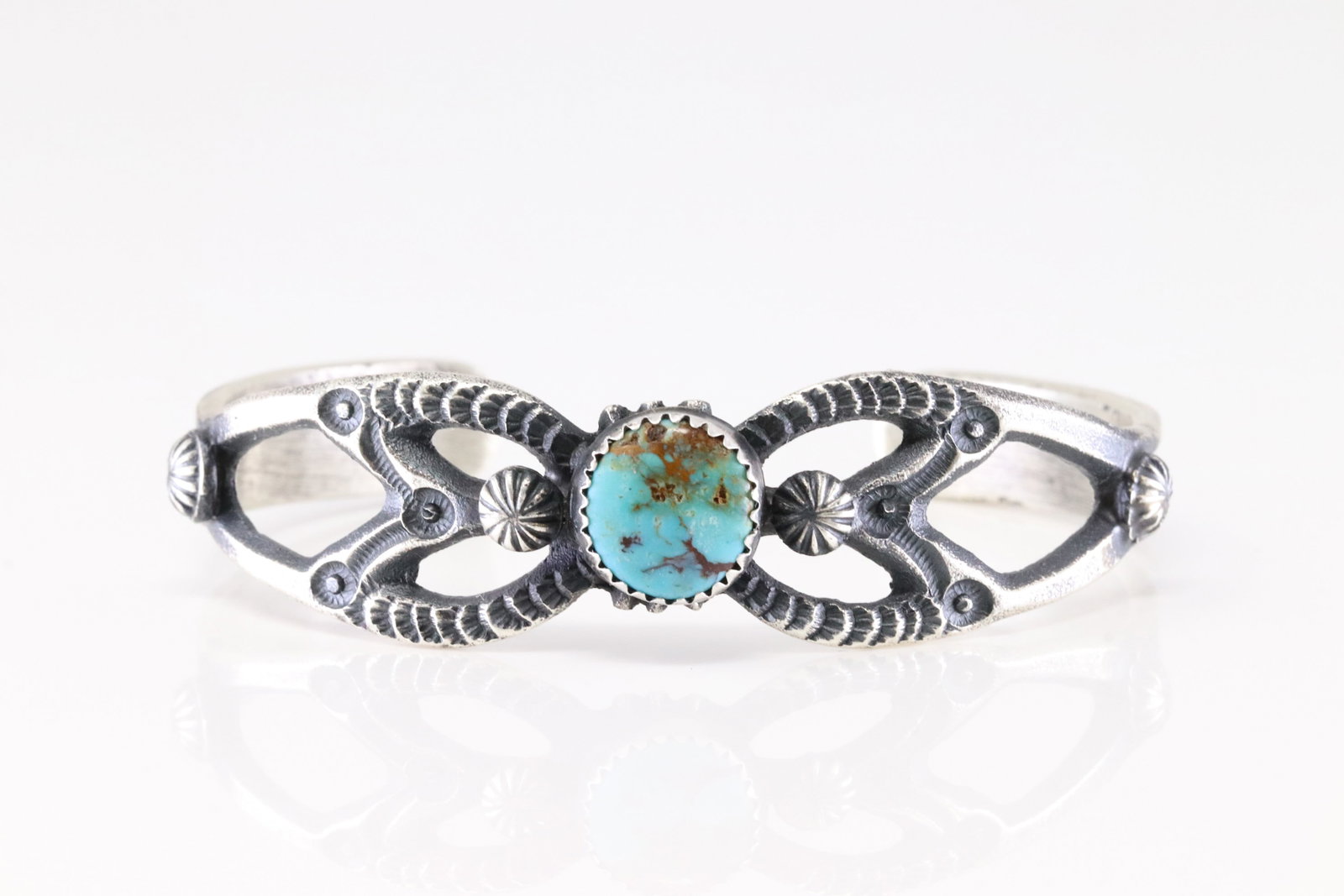 Native America Navajo Sterling Silver Turquoise Bracelet Cuff By Eva & Linberg Billah.: Thisis a Native America Navajo Sterling Silver Turquoise Bracelet Cuff By Eva & Linberg Billah.