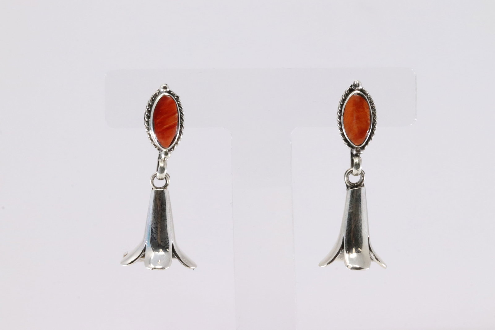 Native America Navajo Sterling Silver Spiny Oyster Post Dangling Earring's By Sheena Jack.: This is a Native America Navajo Sterling Silver Spiny Oyster Post Dangling Earring's By Sheena Jack.