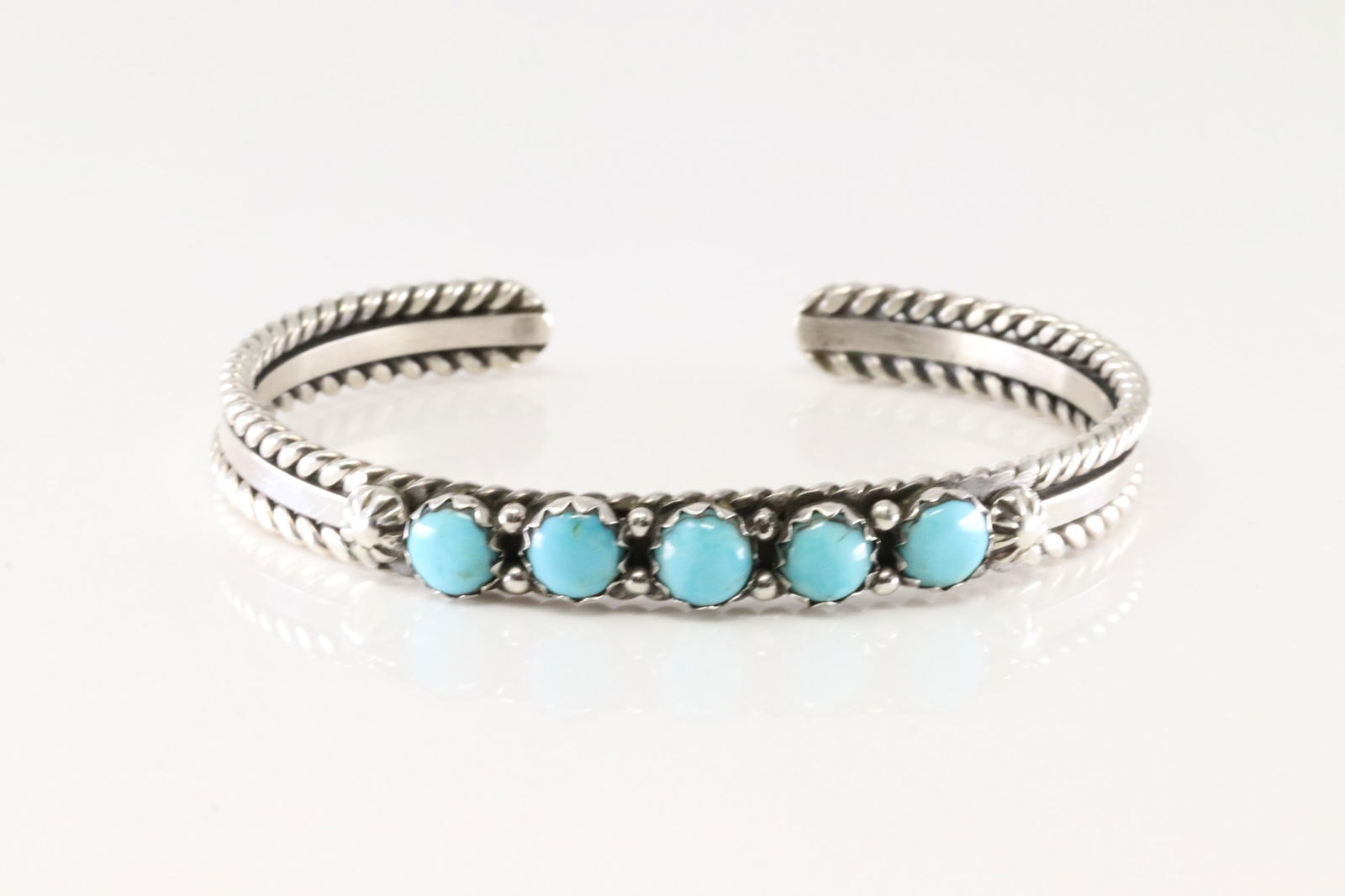 Native America Navajo Sterling Silver Kingman Turquoise Bracelet Cuff By R.: This is a Native America Navajo Sterling Silver Kingman Turquoise Bracelet Cuff By R.