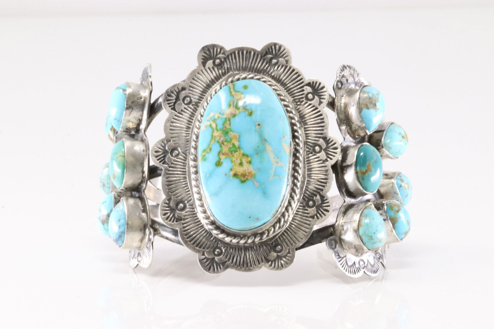 Native America Navajo Sterling Silver Sonora Gold Turquoise Bracelet Cuff.: This is a Native America Navajo Sterling Silver Sonora Gold Turquoise Bracelet Cuff.Total weight: 67.40 Grams.