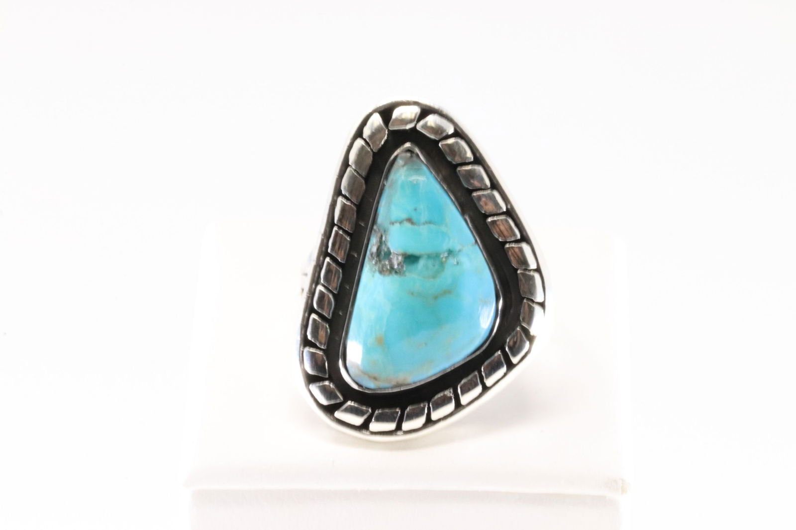Native America Navajo Sterling Silver Turquoise Ring By Mike Smith.: This is a Native America Navajo Sterling Silver Turquoise Ring By Mike Smith. Ring size: 8.00.