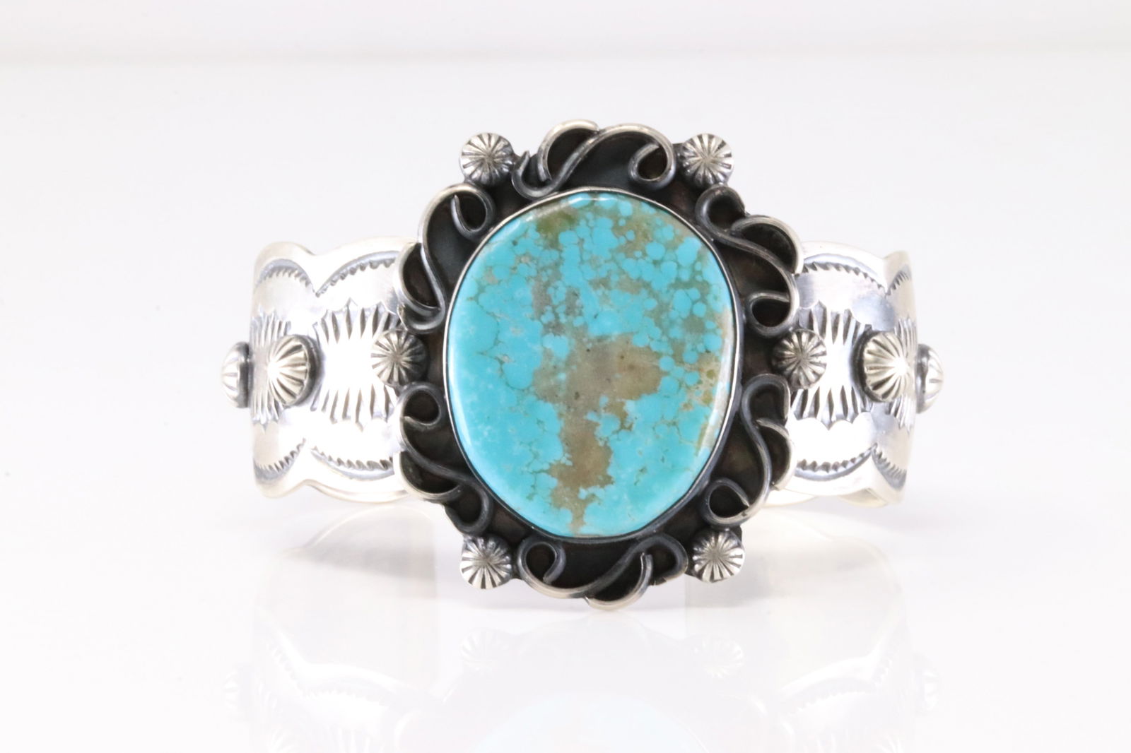 Native America Navajo Sterling Silver Kingman Turquoise Bracelet cuff By Chimney Butte. (1 of 4)