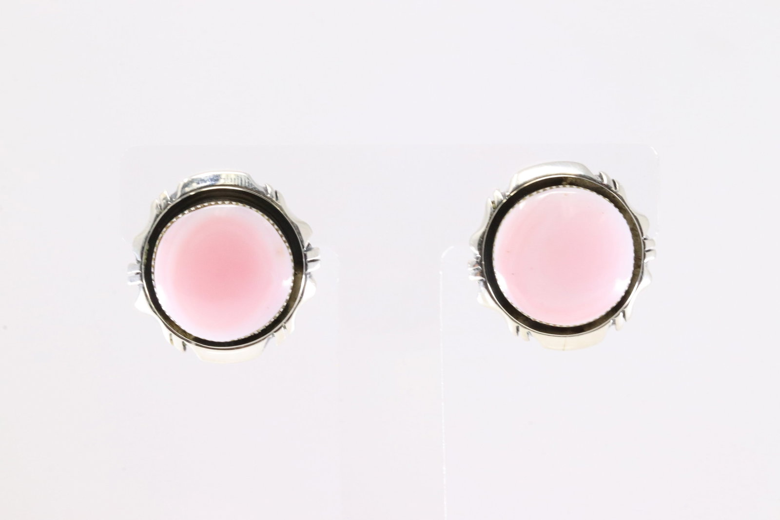 Native America Navajo Sterling Silver Pink Conch Post Earring's By Phyllis A. Smith.: This is a Native America Navajo Sterling Silver Pink Conch Post Earring's By Phyllis A. Smith.