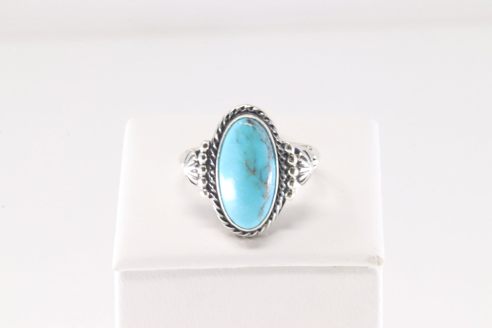 Native America Navajo Sterling Silver Turquoise Ring By Samuel Yellowhair.: This is a Native America Navajo Sterling Silver Turquoise Ring By Samuel Yellowhair. Ring Size: 8.50.