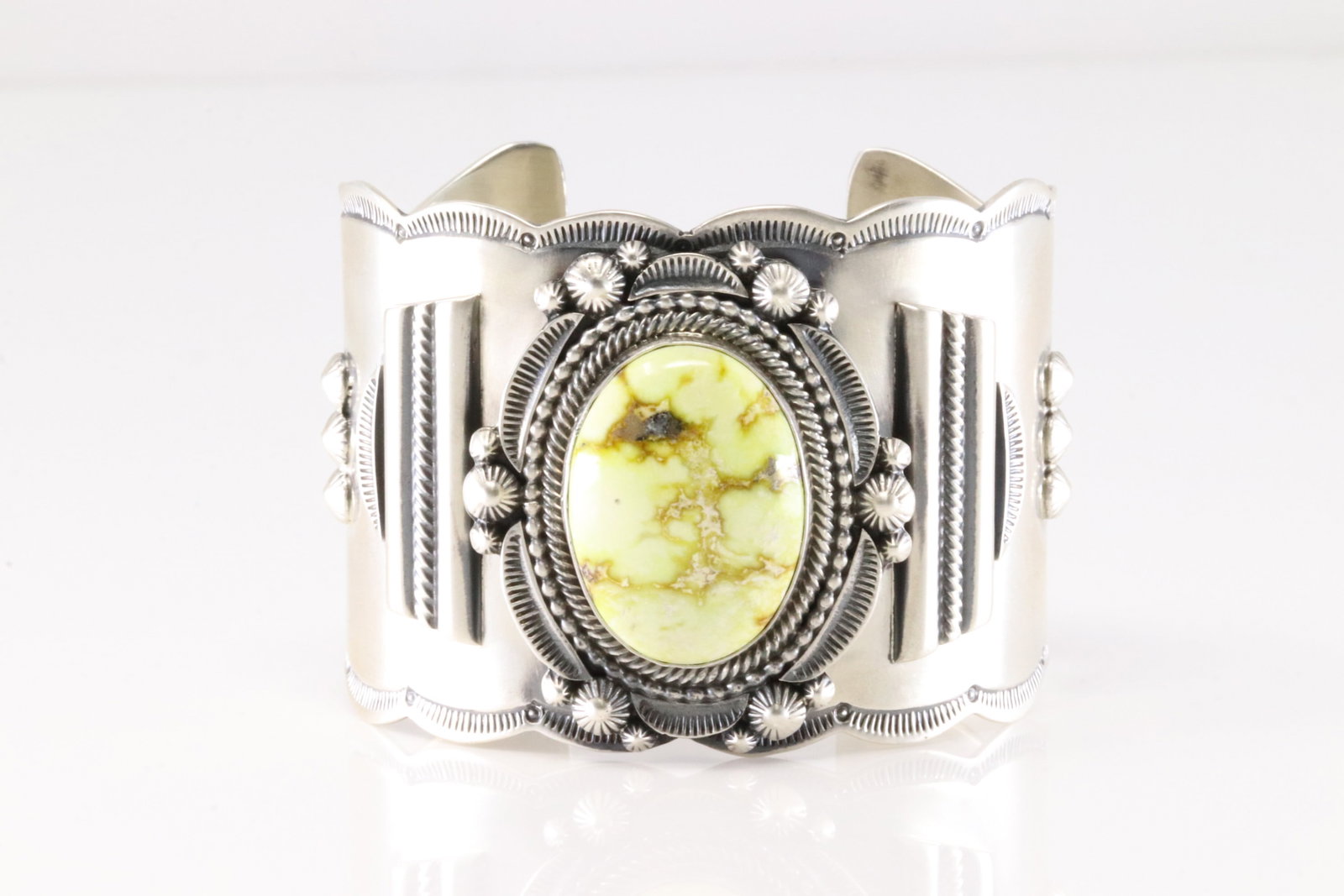 Native America Navajo Sterling Silver Palomino Turquoise Bracelet Cuff By Tom Lewis.: This is a Native America Navajo Sterling Silver Palomino Turquoise Bracelet Cuff By Tom Lewis. Total weight: 91.20 Grams.