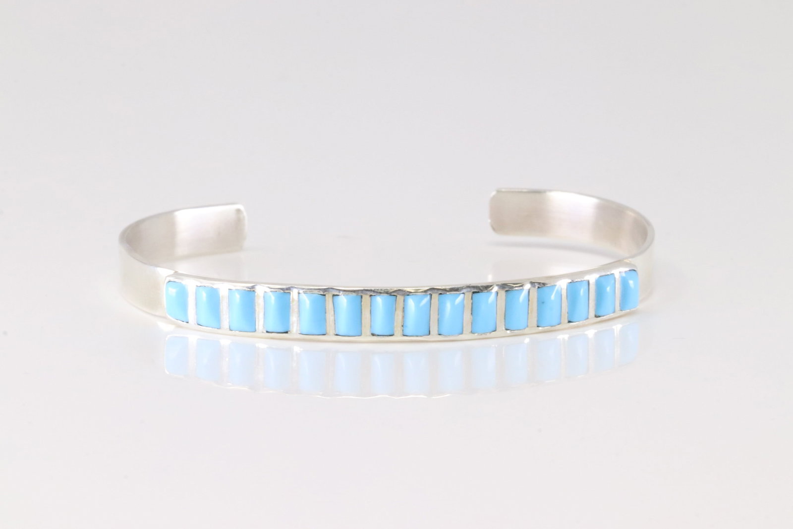 Native American Navajo Sterling Silver Turquoise Bracelet Cuff.: This is a Native American Navajo Sterling Silver Turquoise Bracelet Cuff.