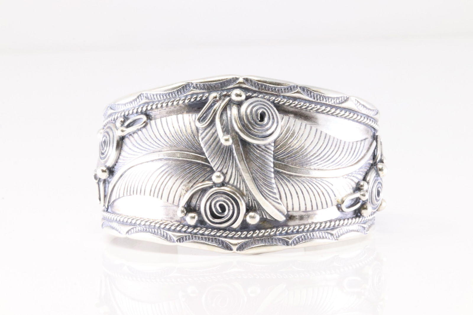 Native America Navajo Sterling Silver Solid Bracelet Leaf Cuff By Darrell Morgan. (1 of 4)