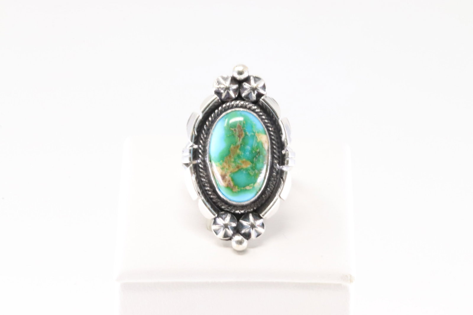 Native America Navajo Sterling Silver Sonora Gold Turquoise Ring By Marita Benally.: This is a Native America Navajo Sterling Silver Sonora Gold Turquoise Ring By Marita Benally. Ring size: 6.00.