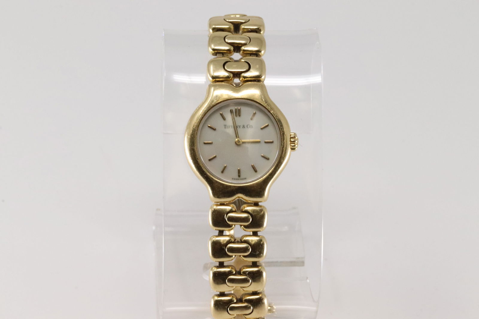 Tiffany & CO 18Kt Gold Watch.: 18Kt Yellow Gold Tiffany & Co Tesoro Watch. This Elegant & 18K Solid Gold Watch is in working conditions with normal wear. Swiss Made. Bezel Type-18K Gold. Watch Shape-Round. Water Resistans. Total we
