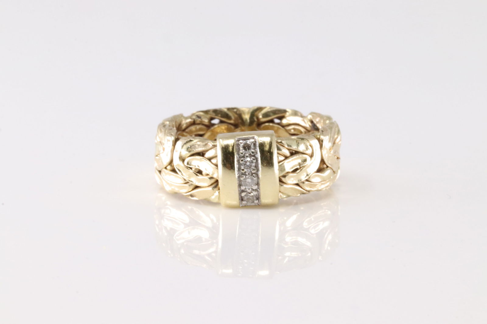 Diamond Ring 14Kt.: Ladies 14Kt Yellow Gold Diamond Ring. This Gorgeous Ring has 4 Round Brilliant Diamonds. Ring Size: 6.00. Total Weight: 3.4 Grams.