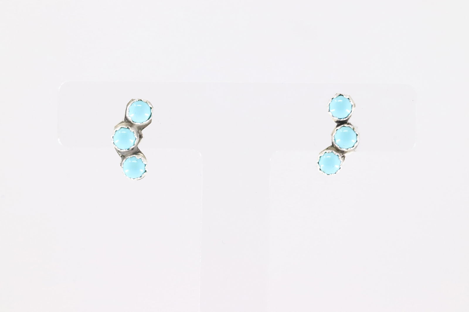 Native America Navajo Sterling Silver Kingman Turquoise Post Earring's By Sylvya Chee.: This is a Native America Navajo Sterling Silver Kingman Turquoise Post Earring's By Sylvya Chee.