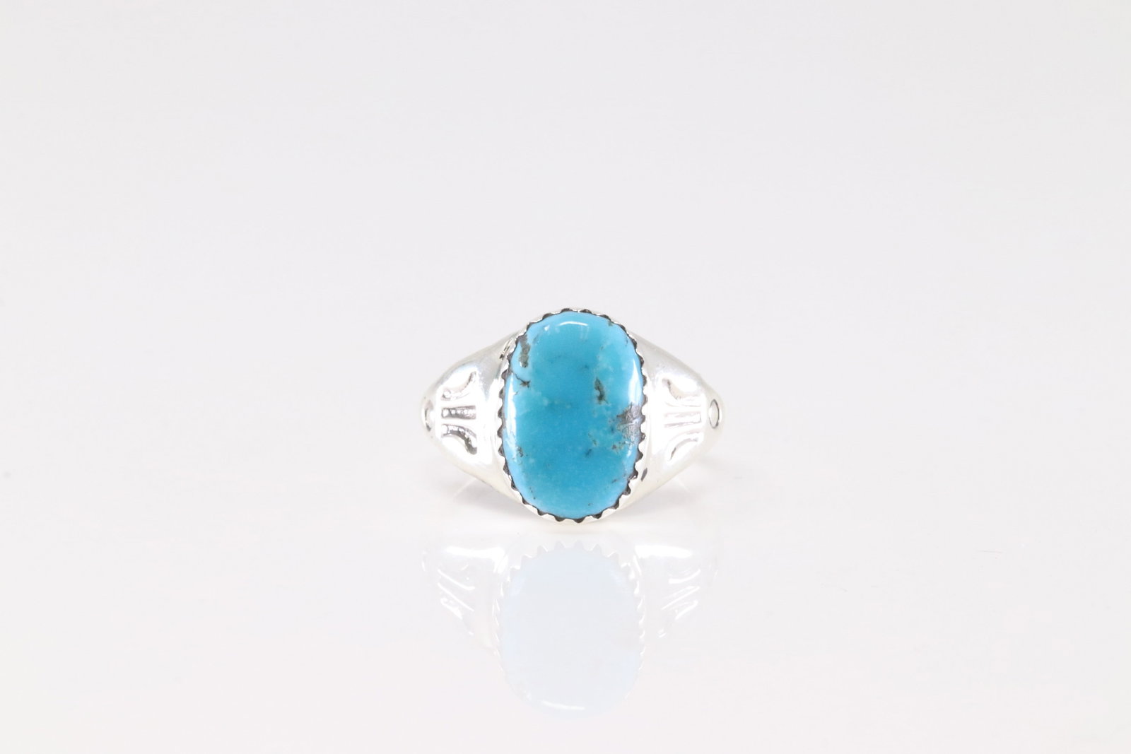 Native America Navajo Sterling Silver Turquoise Ring By Mary Lincoln.: This is a Native America Navajo Sterling Silver Turquoise Ring By Mary Lincoln. Ring size: 7.00.