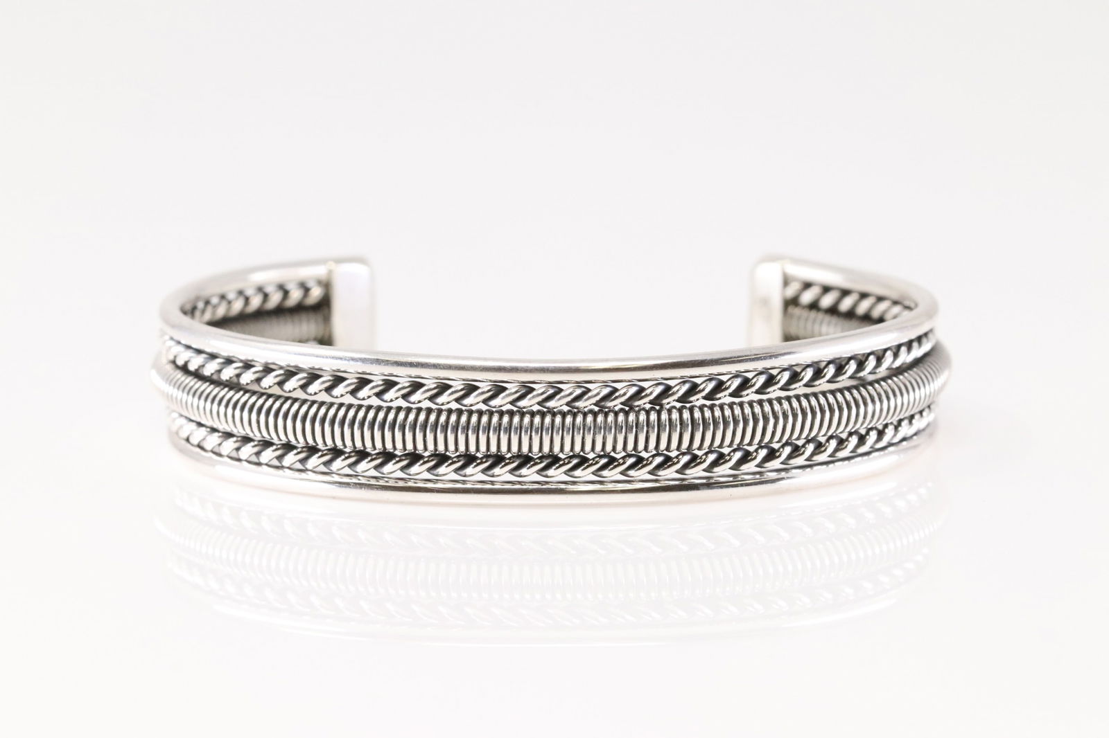 Native America Navajo Sterling Silver Solid Bracelet Solid Bracelet Cuff By Elaine Tahe. (1 of 4)