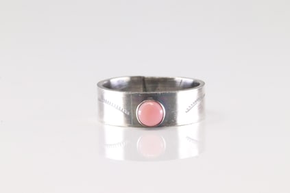Native America Navajo Sterling Silver Pink Conch Ring By Gary Sandoval.