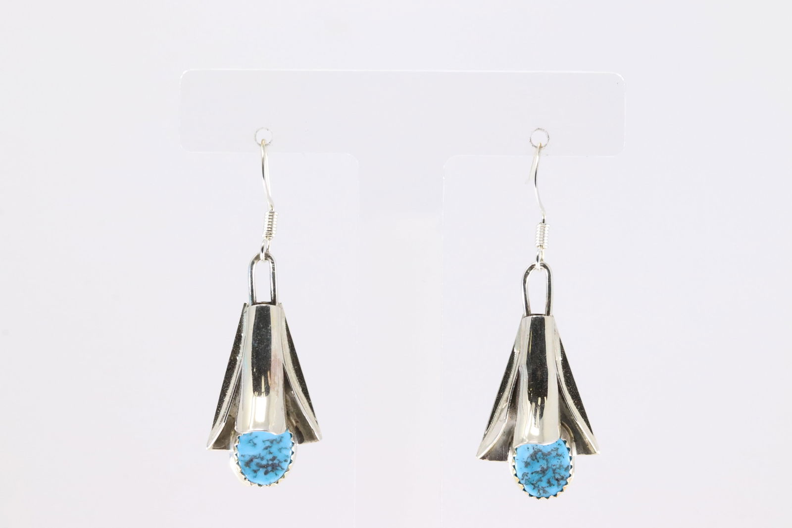 Native America Navajo Sterling Silver Kingman Turquoise Dangling Earring's By Louise Yazzie.: This is a Native America Navajo Sterling Silver Kingman Turquoise Dangling Earring's By Louise Yazzie.