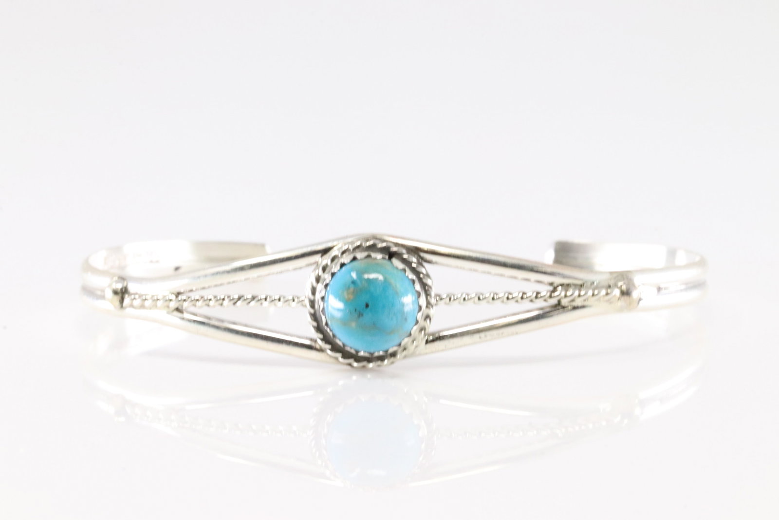 Native America Navajo Sterling Silver Turquoise Bracelet Cuff.: This is a Native America Navajo Sterling Silver Turquoise Bracelet Cuff.