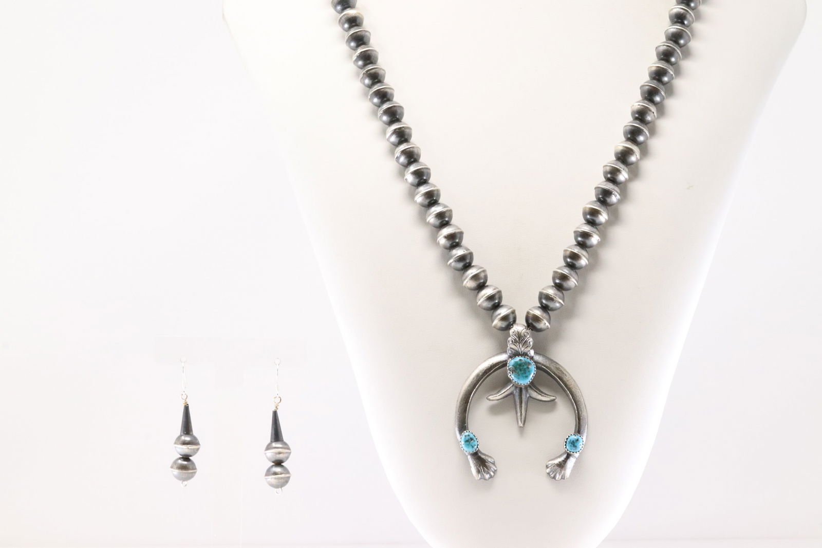Native America Navajo Sterling Silver Turquoise Naja Necklace & Earring's Set By Gilbert Martin.: This is a Native America Navajo Sterling Silver Turquoise Naja Necklace & Earring's Set By Gilbert Martin. Necklace length: 26.00"