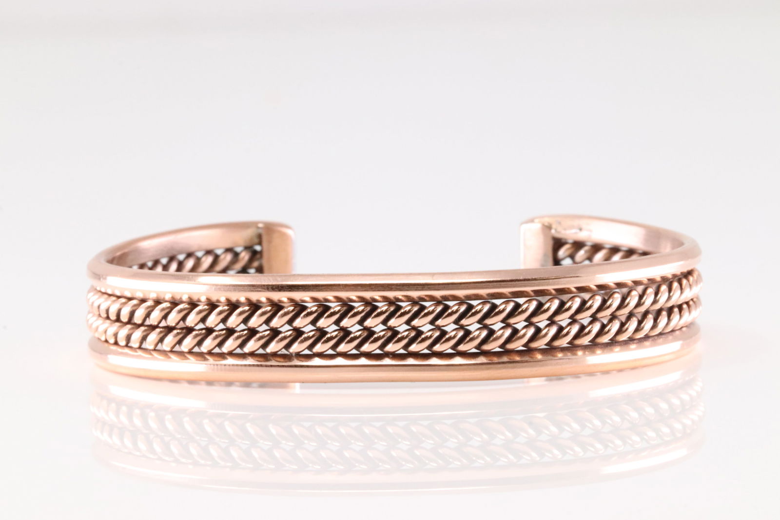 Native America Navajo Copper Bracelet Cuff By Elaine Tahe.: This is a Native America Navajo Copper Bracelet Cuff By Elaine Tahe.