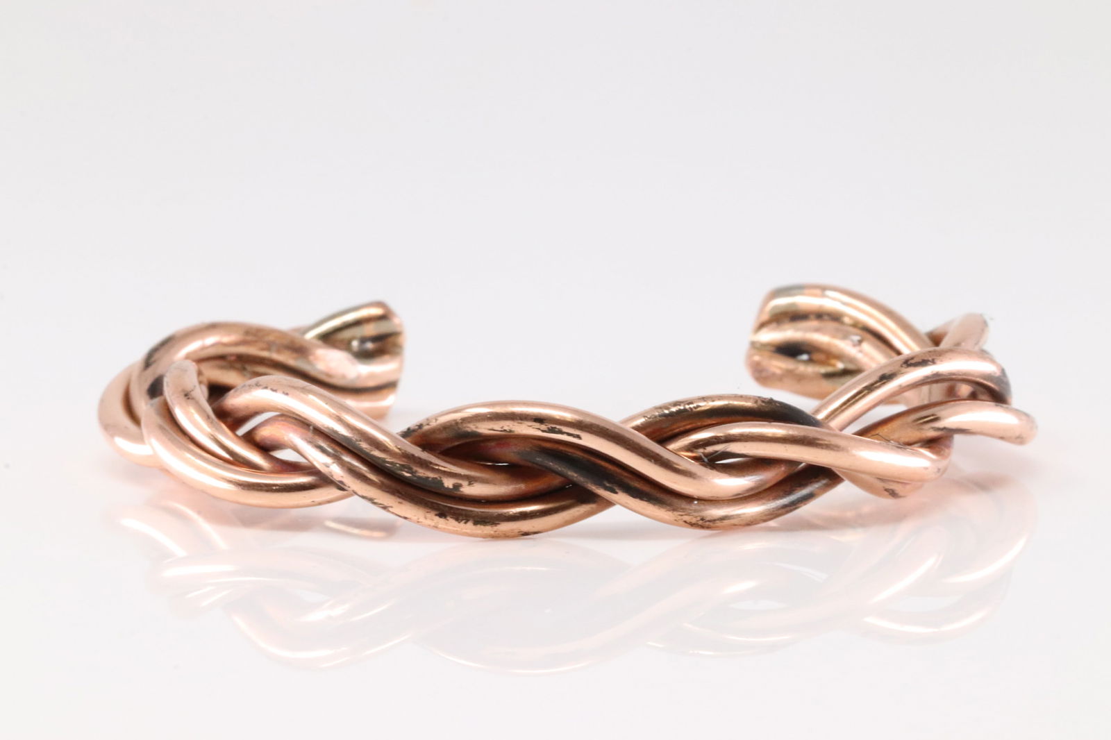 Native America Navajo Copper Bracelet Cuff By Elaine Tahe.: This is a Native America Navajo Copper Bracelet Cuff By Elaine Tahe.