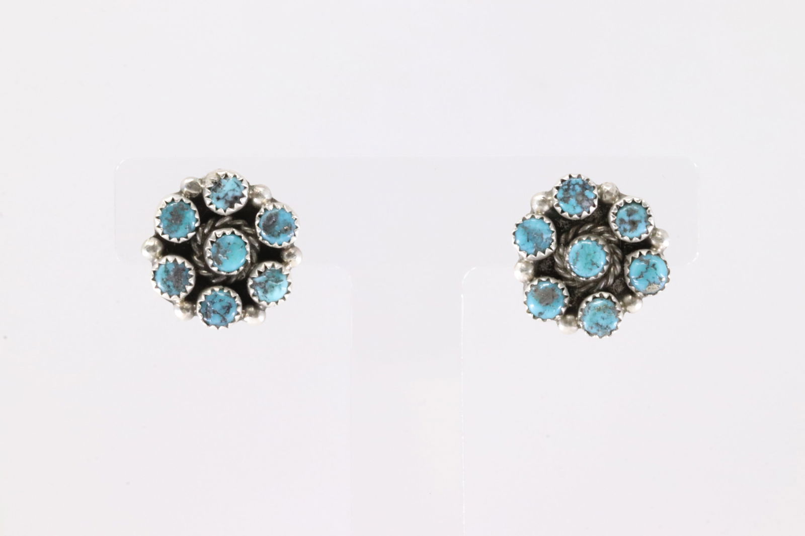 Native America Navajo Sterling Silver Kingman Turquoise Post Earring's By Maxine Ramirez.: This is a Native America Navajo Sterling Silver Kingman Turquoise Post Earring's By Maxine Ramirez. Stamp M.R. (Please Look Close At Photos)