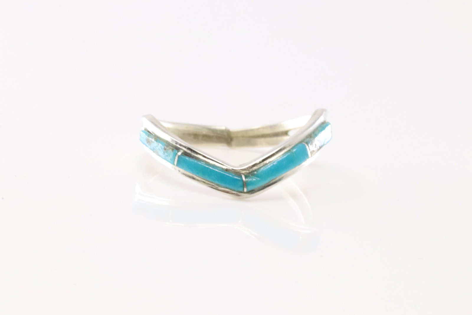 Native America Navajo Sterling Silver Turquoise Ring By Jamie Johnson.: This is a Native America Navajo Sterling Silver Turquoise Ring By Jamie Johnson. Ring Size: 7.00.