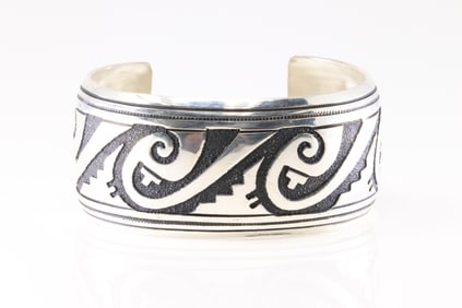 Native America Navajo Sterling Silver Wave Design Bracelet Cuff By T / R Singer.